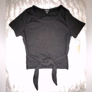 🔥BRAND NEW, W/TAGS!!🔥 High round neck, short sleeve, crop top with bottom tie